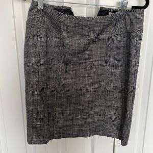 Banana republic, size 2p navy and white pencil skirt